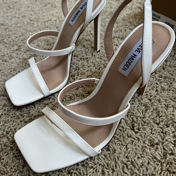 Steve Madden Shoes - Brand new white Steve Madden square toe heels